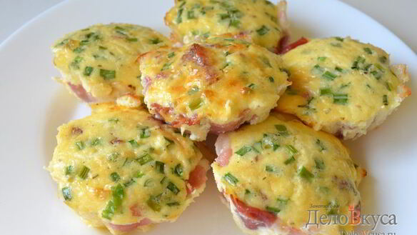 ШАГ 10. омлет с беконом в формочках