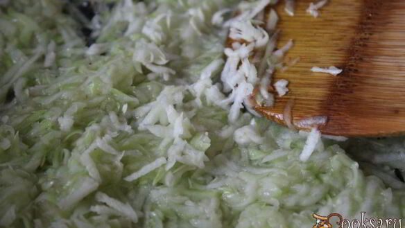 ШАГ 4. омлет с кабачком и зеленью