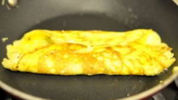 ШАГ 5. омлет с хлебом и сыром