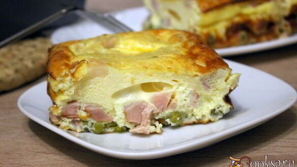 ШАГ 8. омлет с копченым мясом и зеленым горошком