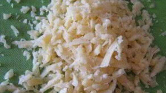 ШАГ 5. омлет с крабовыми палочками