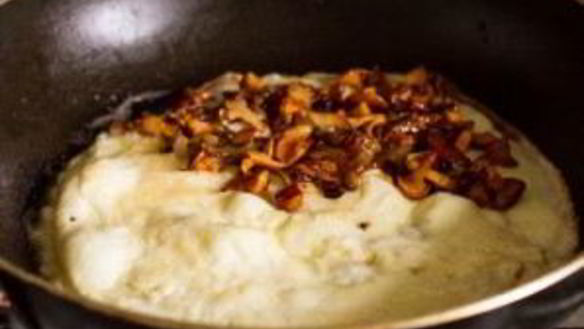 ШАГ 7. омлет с лисичками