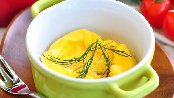 ШАГ 7. омлет с молоком в микроволновке