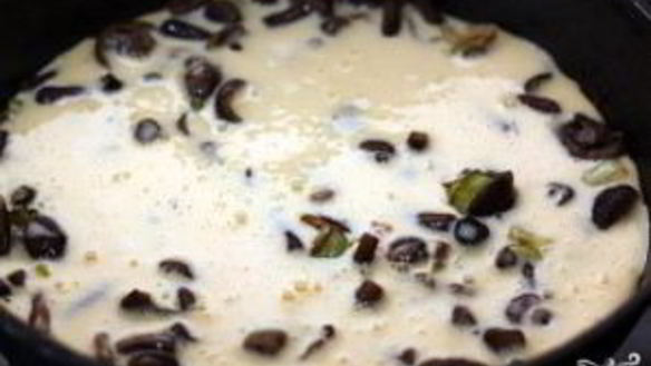 ШАГ 6. омлет с опятами