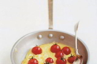 Омлет с помидорами черри и сыром