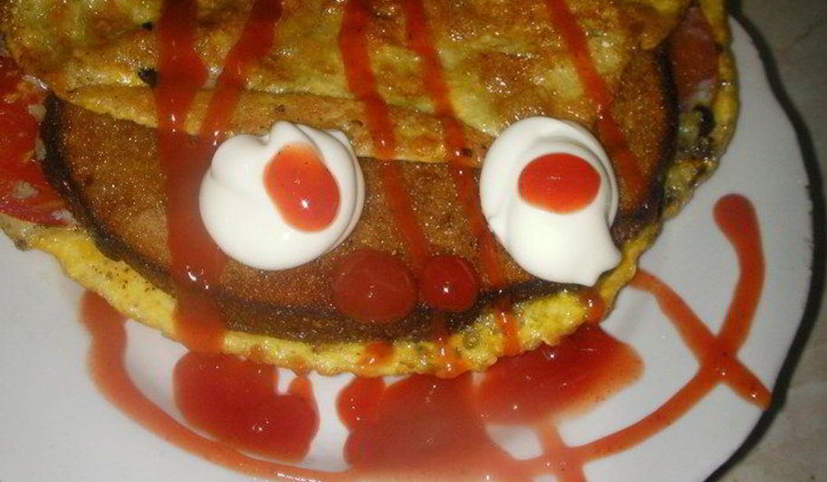 Рецепт омлет с помидорами на гренках