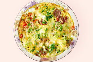 Омлет с сосисками и зеленью