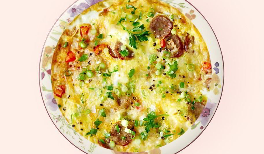 Рецепт омлет с сосисками и зеленью