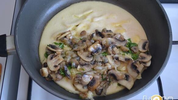 ШАГ 6. омлет с сыром и грибами