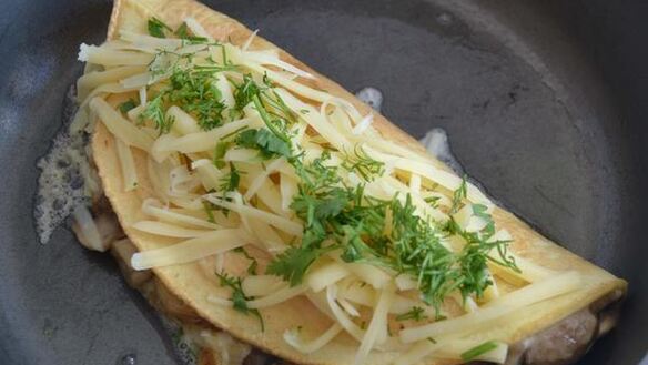 ШАГ 7. омлет с сыром и грибами