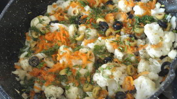 ШАГ 3. омлет с цветной капустой по-средиземноморски