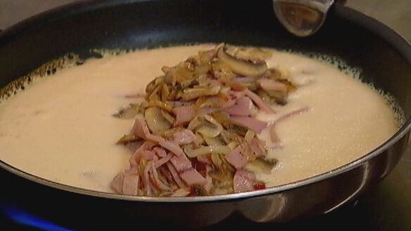 ШАГ 7. омлет с ветчиной и шампиньонами