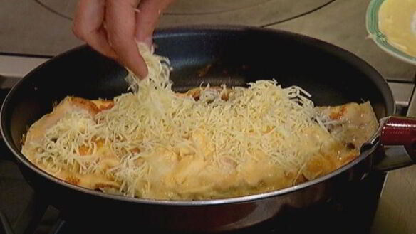 ШАГ 9. омлет с ветчиной и шампиньонами