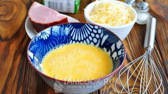 ШАГ 4. омлет с ветчиной и сыром на сковороде