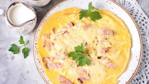 ШАГ 8. омлет с ветчиной и сыром на сковороде