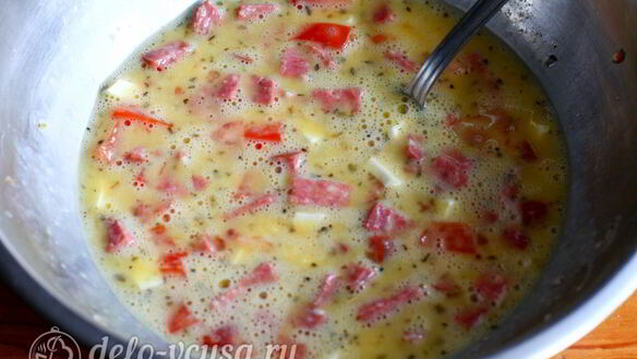 ШАГ 3. омлет с ветчиной и сыром