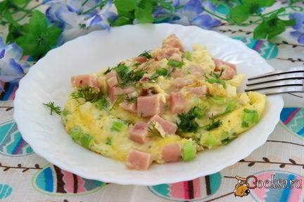 Омлет с ветчиной и зеленым луком