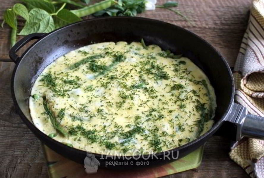 Омлет с зеленым горошком и стручковой фасолью