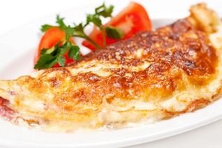 Омлет с зеленью и помидорами