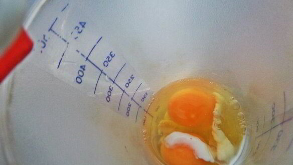 ШАГ 2. омлет с зеленью за 2 минуты