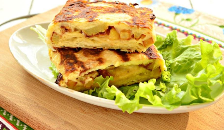 Рецепт омлет с жареной картошкой в лаваше