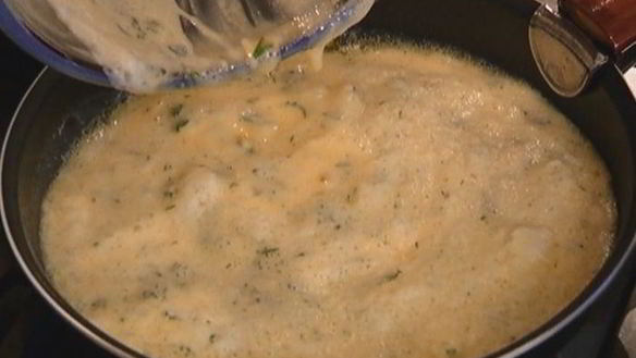 ШАГ 8. омлет со шпинатом и помидорами черри