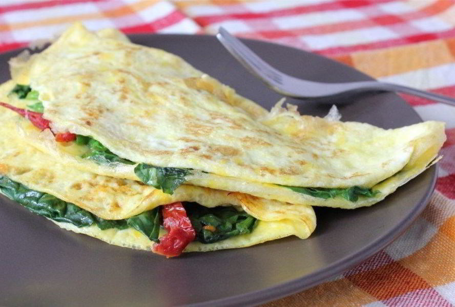Омлет со шпинатом и сыром