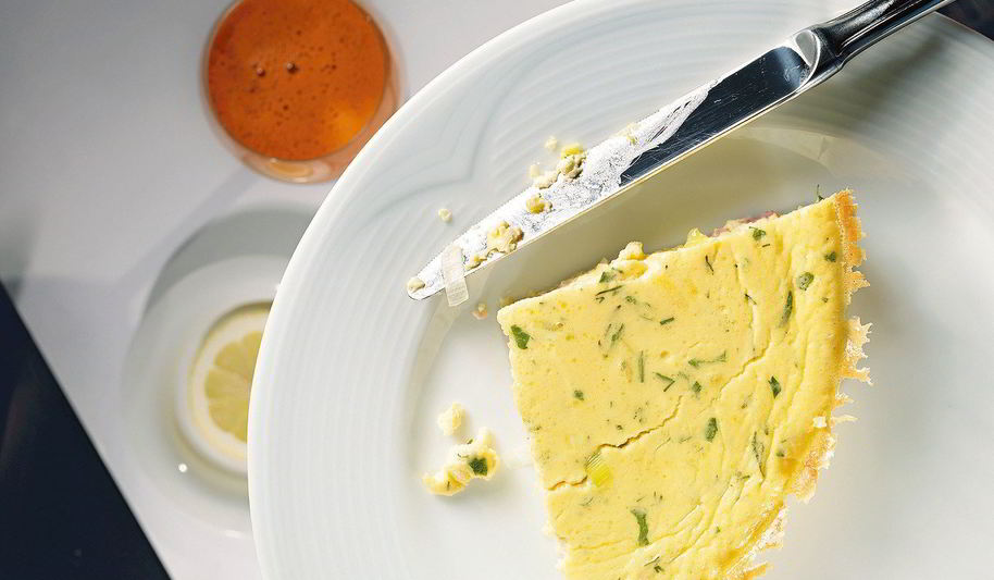 Рецепт омлет-суфле с ветчиной и сыром