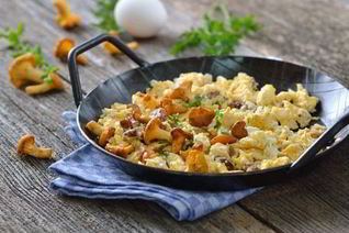 Пышный омлет с лисичками