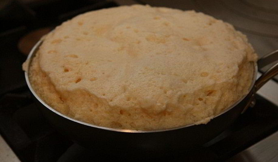 Рецепт сладкий омлет со сметаной и яблоками