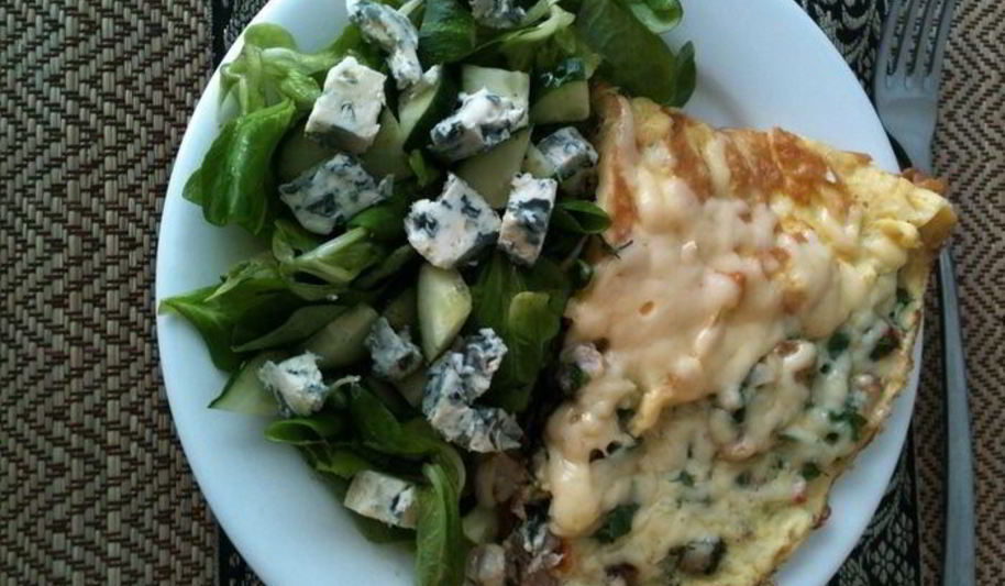 Рецепт субботний завтрак — омлет с начинкой