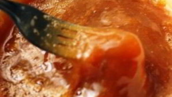 ШАГ 2. японский омлет с соевым соусом