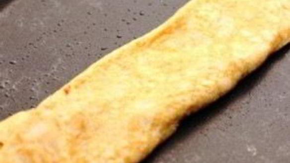 ШАГ 4. японский омлет с соевым соусом