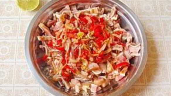 ШАГ 5. острая закуска из свиных ушей