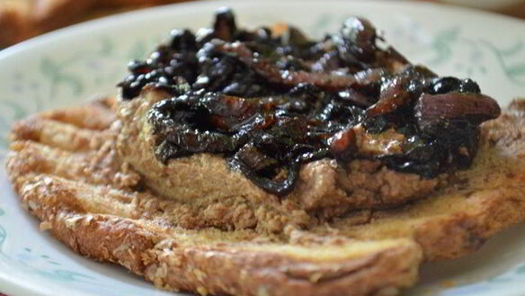 ШАГ 5. куриный паштет с бальзамическим луком