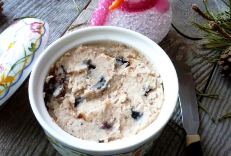 Паштет из фасоли с черносливом