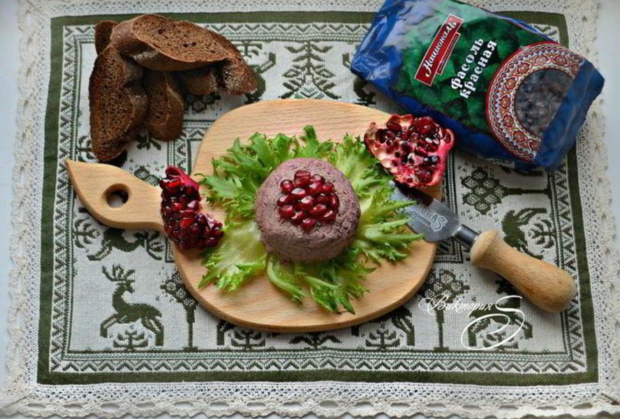 Паштет из красной фасоли с гранатом
