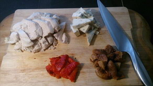 ШАГ 2. паштет из курицы с голубым сыром, инжиром и орехами