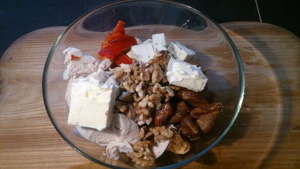 ШАГ 3. паштет из курицы с голубым сыром, инжиром и орехами