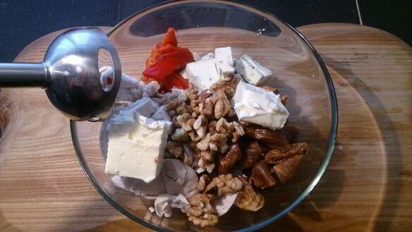 ШАГ 4. паштет из курицы с голубым сыром, инжиром и орехами