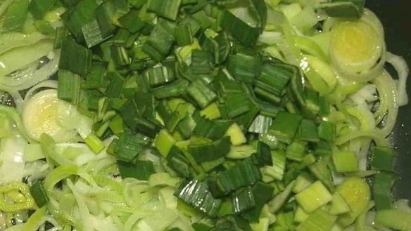 ШАГ 2. паштет из лука-порея, яиц и орехов кешью