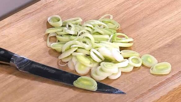 ШАГ 2. паштет из маша на хрустящих гренках