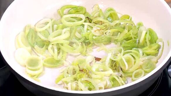 ШАГ 3. паштет из маша на хрустящих гренках