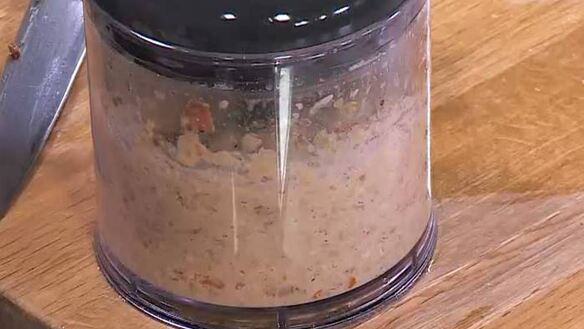 ШАГ 5. паштет из маша на хрустящих гренках