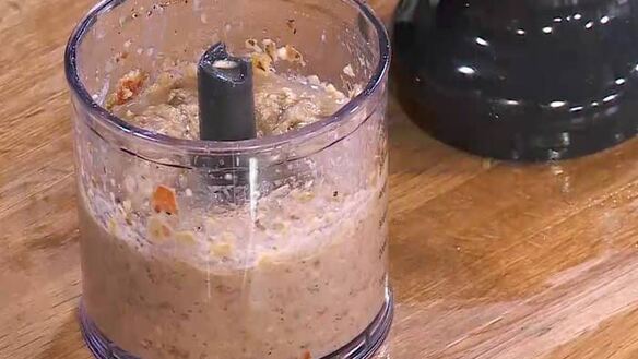 ШАГ 7. паштет из маша на хрустящих гренках