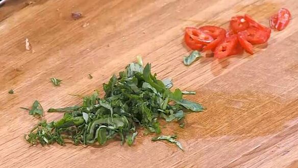 ШАГ 10. паштет из маша на хрустящих гренках