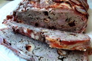 Паштет мясной запеченный с орехами и черносливом