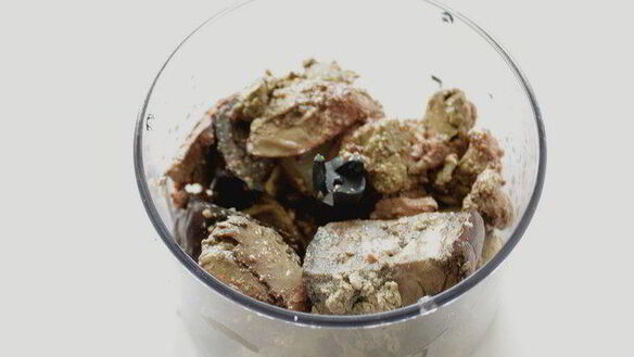 ШАГ 3. паштет печеночный с баклажаном