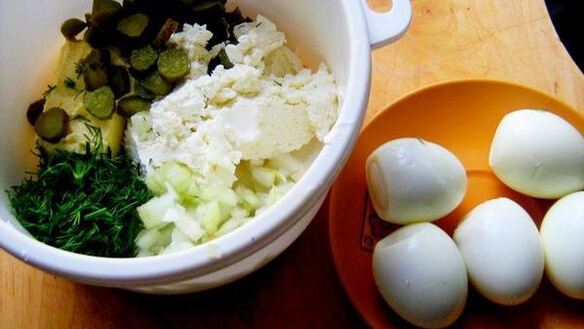 ШАГ 2. яичный паштет с корнишонами