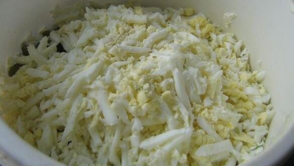 ШАГ 3. яичный паштет с корнишонами